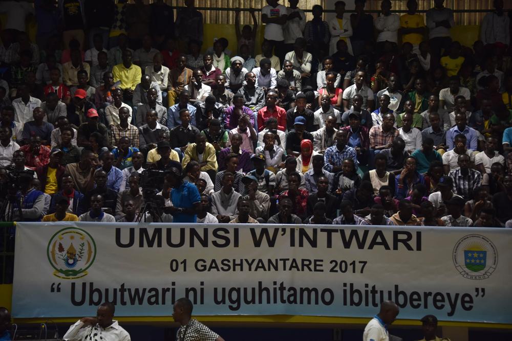 Bamwe mu bari bitabiriye igitaramo cyabereye kuri Sitade Nto i Remera