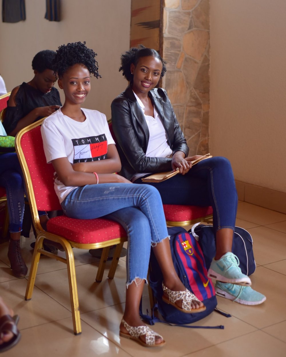 Uwimana (wambaye umweru) yitabiriye irushanwa rya Miss Rwanda mu 2020 ntiyabasha kurenga umutaru kubera ibipimo atari agwije / Ifoto: IGIHE