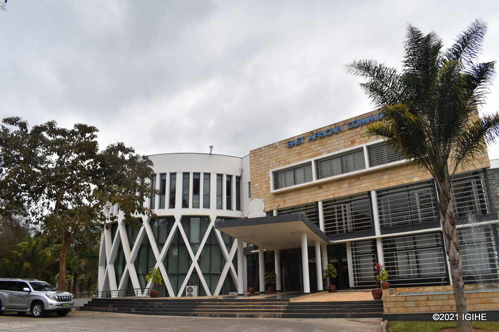 Kubera kuba igicumbi cy'imiryango ihuza akarere, Arusha ijya ihanurirwa kuzaba umurwa mukuru wa EAC umunsi izaba yabaye igihugu kimwe