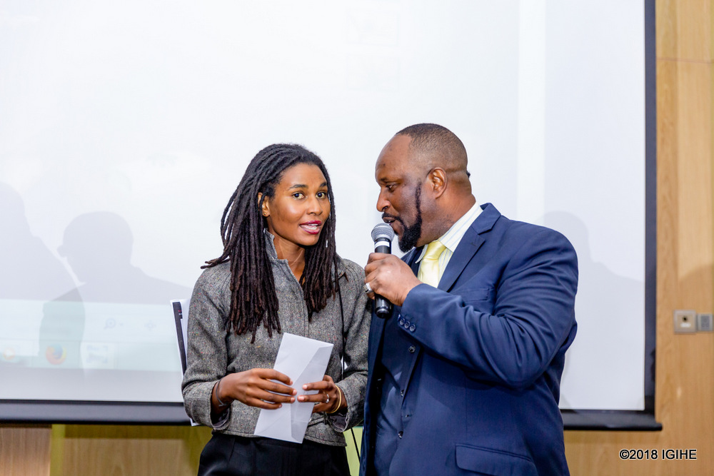 Uyu nyuma yo gutsindira igihembo yabazwaga uko abyakiriye
