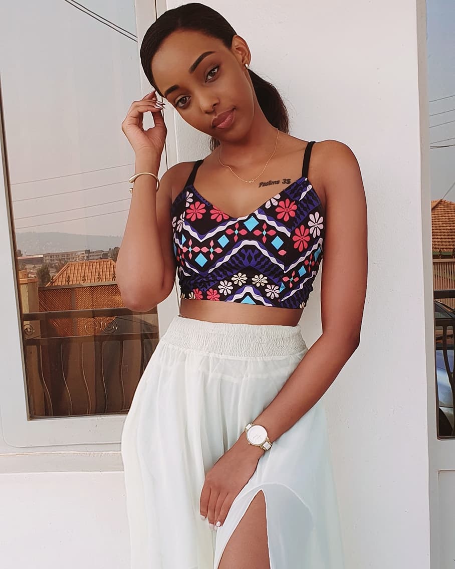 Uwase ni umwe mu bakobwa bitabiriye Miss Rwanda 2015 ukunzwe n'abatari bake ku mbuga nkoranyambaga agakundirwa imyambarire ye ishimwa na benshi