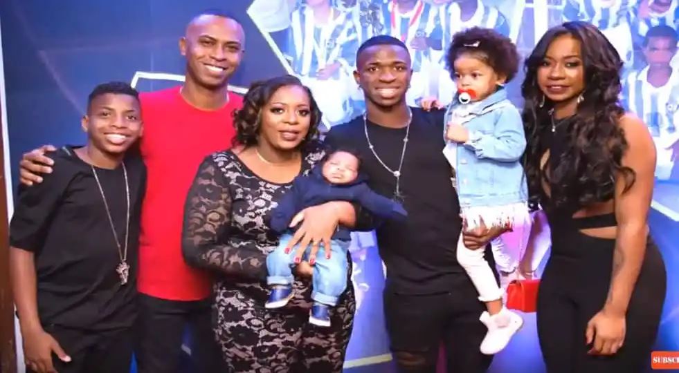 Vinícius Júnior ari kumwe n'umuryango we
