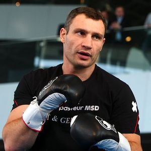 Vitali Klitschiko ushaka kureka guterana amakofi akajya guhangana muri politiki