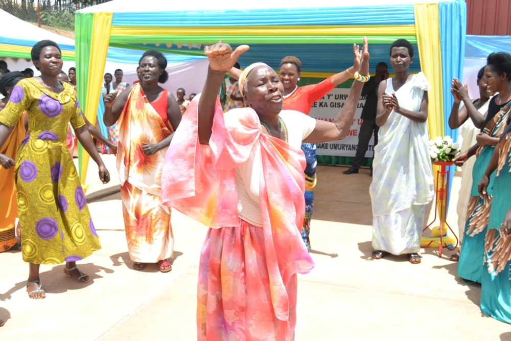 Wari umunsi w'ibyishimo wararanzwe no gucinya akadiho