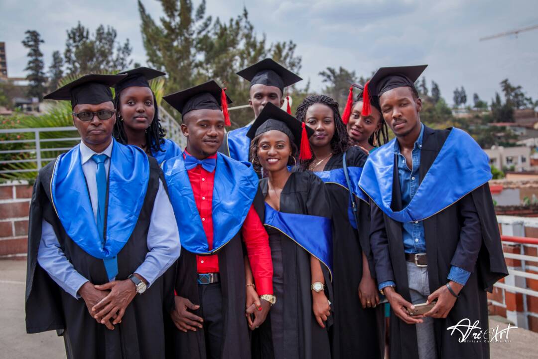 Mani Martin na bagenzi be barangije muri Mount Kenya