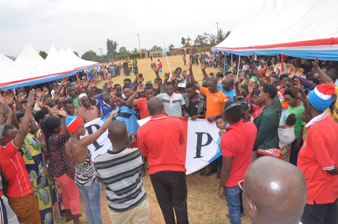 Abanyamuryango bashya barahirira kwinjira muri FPR Inkotanyi