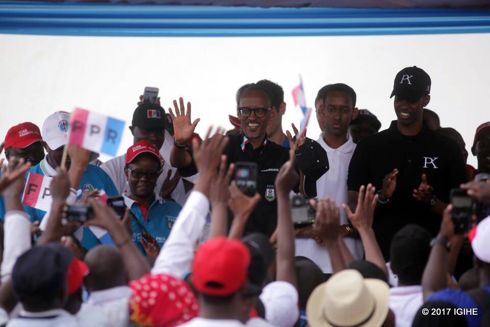 Paul Kagame yakirijwe amashyi n'impundu ubwo yageraga mu Mujyi wa Nyagatare