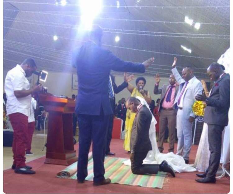 Diane Nyirashimwe na Mpore Eric basezeraniye mu rusengero rwa FourSquare Gospel Church iyoborwa na Bishop Dr. Masengo Fidѐle