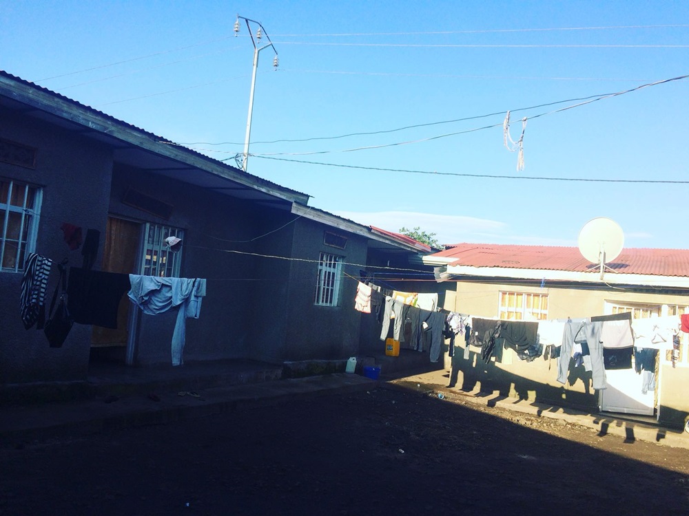 Inzu zubatse mu gikari cy'iyi nzu