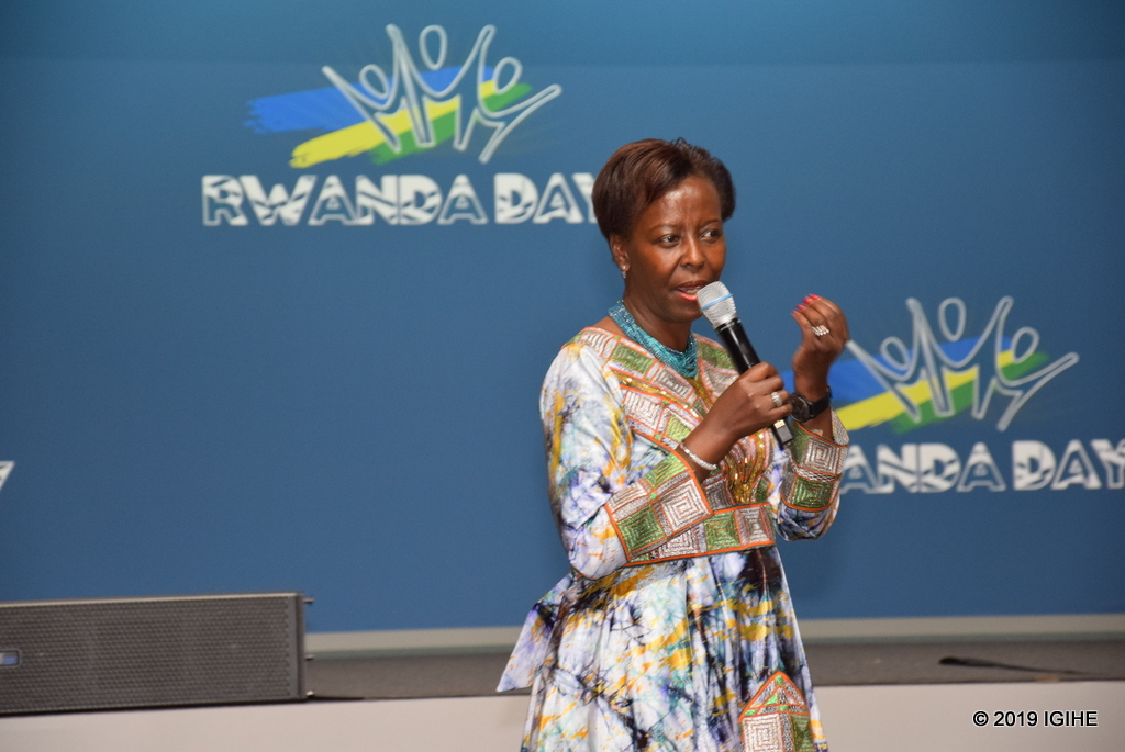 Mushikiwabo yasabye ibiganiro byihariye ku Banyarwanda baba mu mahanga