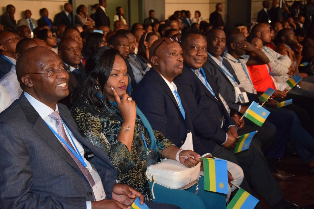 Abanyarwanda baturutse mu bice bitandukanye by'Isi bari biteguye guhura na Perezida Kagame