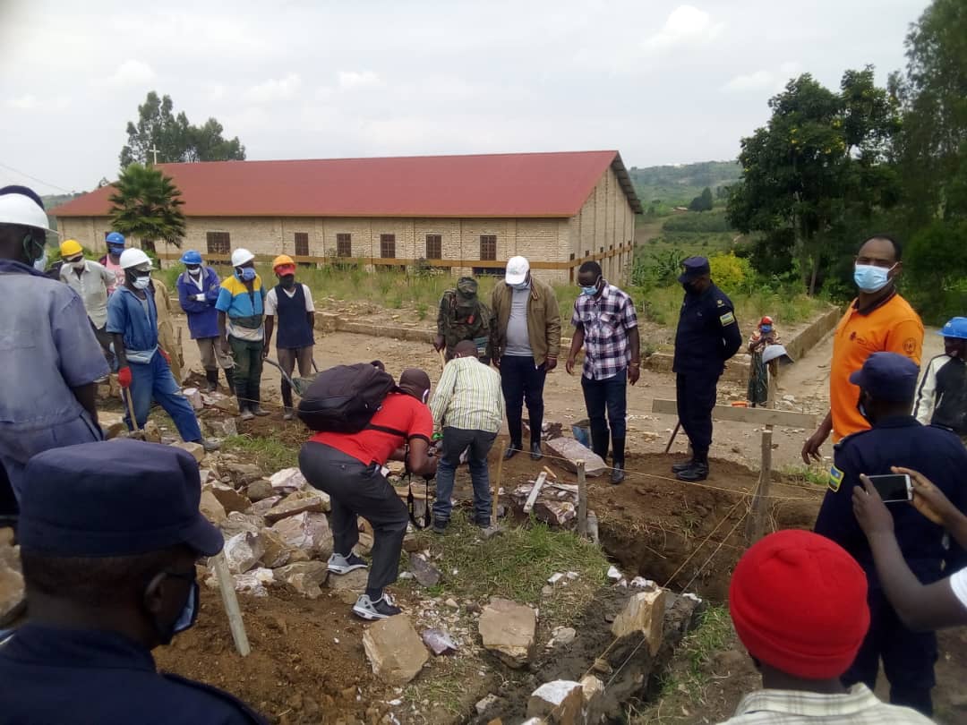 Mu Ruhango, iki gikorwa cyitabiriwe n'abayobozi bo mu nzego zitandukanye