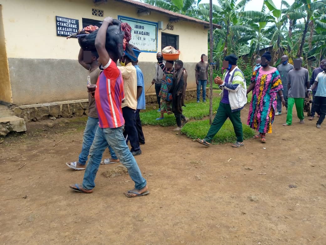 Itsinda ry'abakekwaho ubujura ryikorejwe inyama z'inka yibwe ikanabagwa