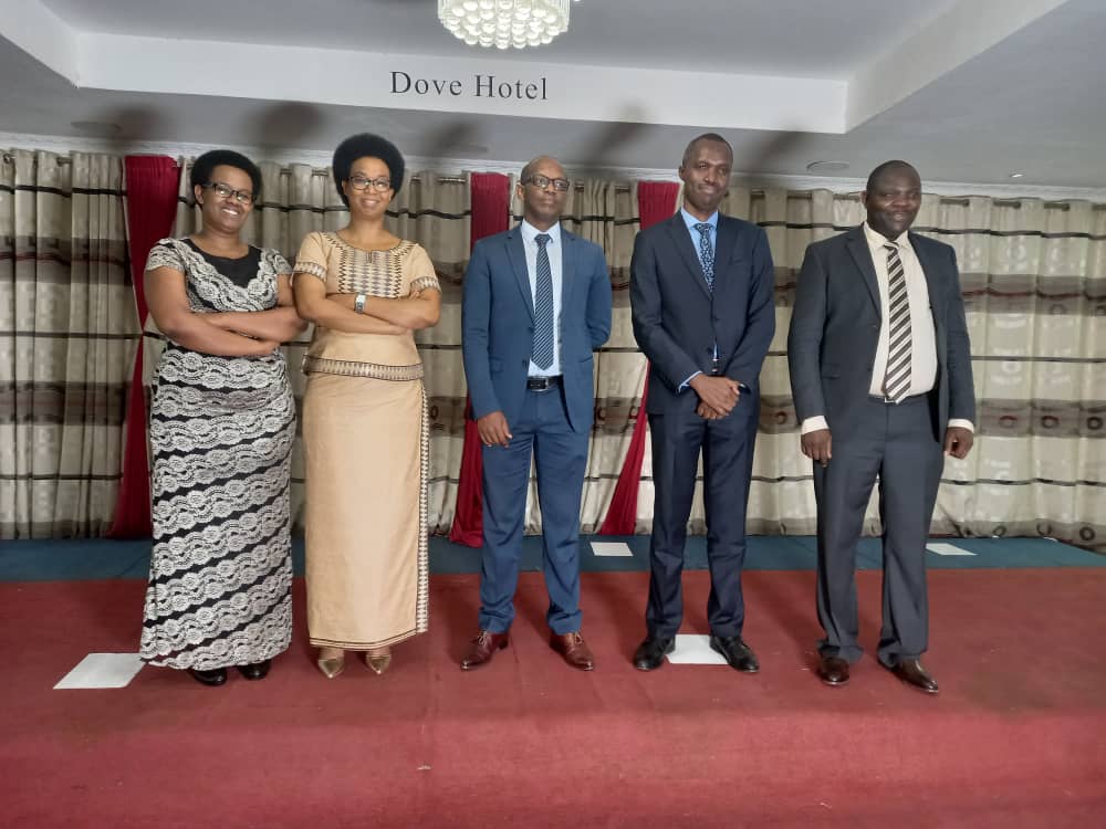 Uhereye iburyo: Umuvugizi wa ADEPR, Pasiteri Ndayizeye Isaïe; Pasiteri Rutagarama Eugène umwungirije; Umuyobozi Nshingwabikorwa, Pasiteri Budigiri Herman; Umuyobozi ushinzwe Umutungo, Imari n’Imishinga, Umuhoza Aurélie n’Ushinzwe Abakozi n’Ubutegetsi, Gatesi Vestine. Aba ni bo bahawe inshingano zo kuvugurura ADEPR no kuyiha icyerekezo gishya
