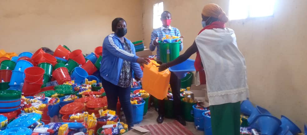 Abaturage bo mu Karere ka Rulindo na bo bahawe ibikoresho byiganjemo iby'isuku