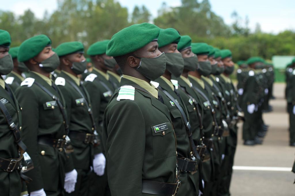 Abasoje amasomo barimo abafite impamyabumenyi y’icyiciro cya kabiri cya Kaminuza mu bijyanye n’ubuhanga mu bya gisirikare n’ubumenyamuntu, ubuvuzi, ndetse n’ubuhanga mu by’ubukanishi n’ingufu