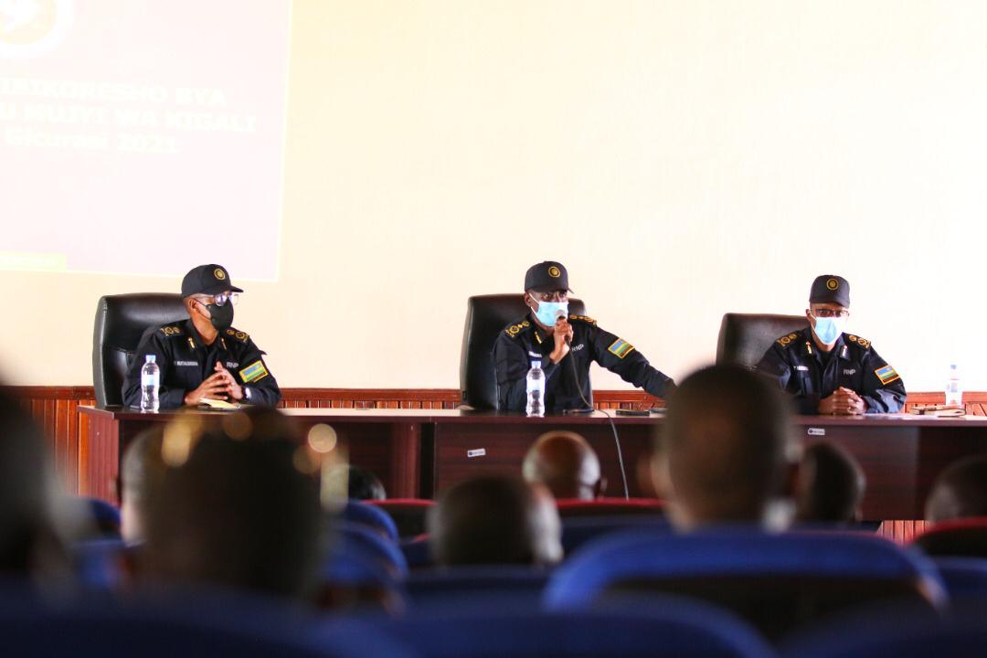 Polisi y'u Rwanda yagiranye inama n'abantu bakora ubucuruzi bw'ibikoresho byakozwe biba byiganjemo ibyibano