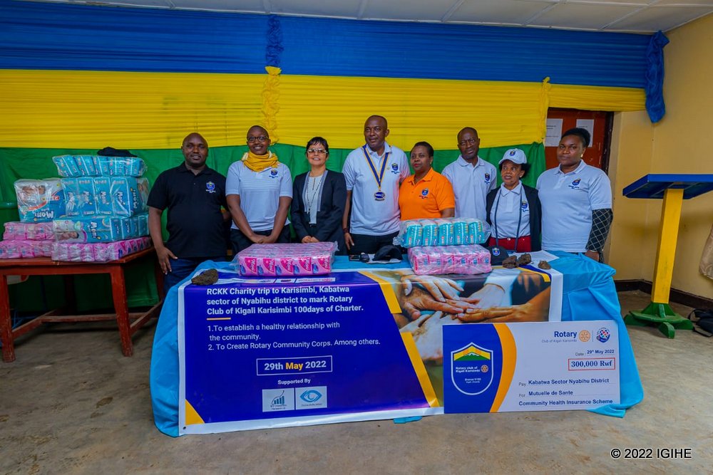 Rotary Club Kigali Kalisimbi yishyuriye mituweli abatishoboye, inatanga ibikoresho by’isuku ku bakobwa b'i Nyabihu