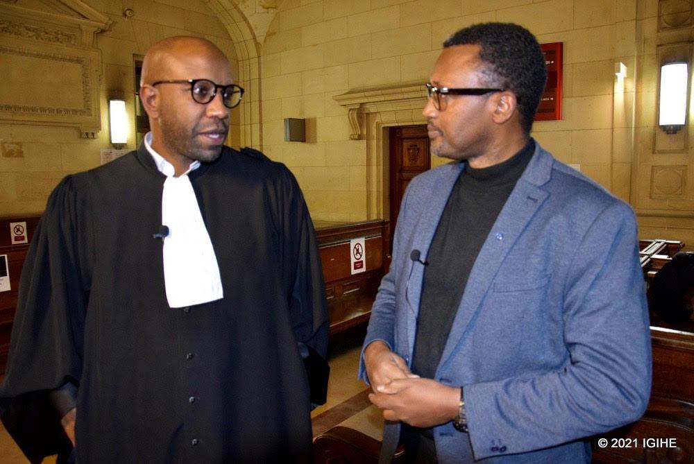 Me Gisagara Richard aganira n'umunyamakuru wa IGIHE, Karirima A. Ngarambe