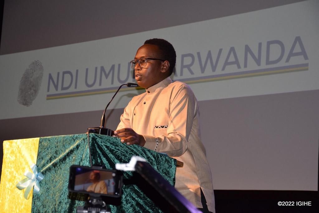 Moïse Bigoro wiga mu Budage, yasangije abandi ku nganzo y’umuvugo yahimbye