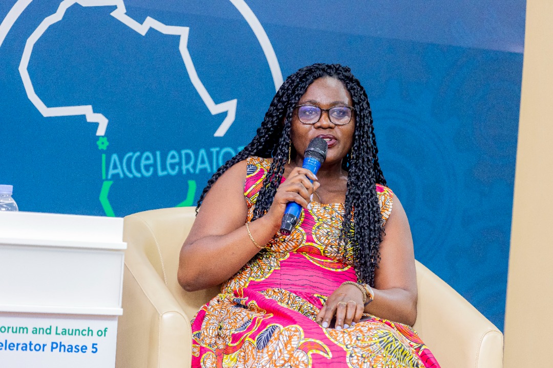 Emma Claudine Ntirenganya yagaragaje ko hari ababyeyi benshi bagitinya kuganiriza abana babo ku buzima bw'imyororokere