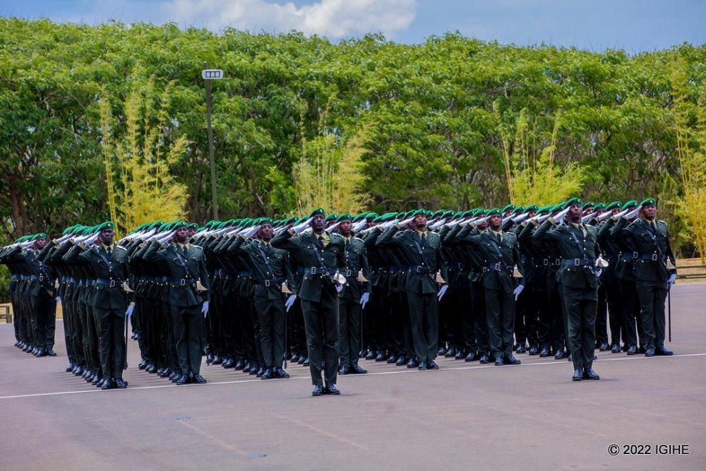 Mu mwaka ushize RDF yinjije abasirikare bashya ku rwego rwo Ofisiye, bahawe ipeti rya Sous Lieutenant