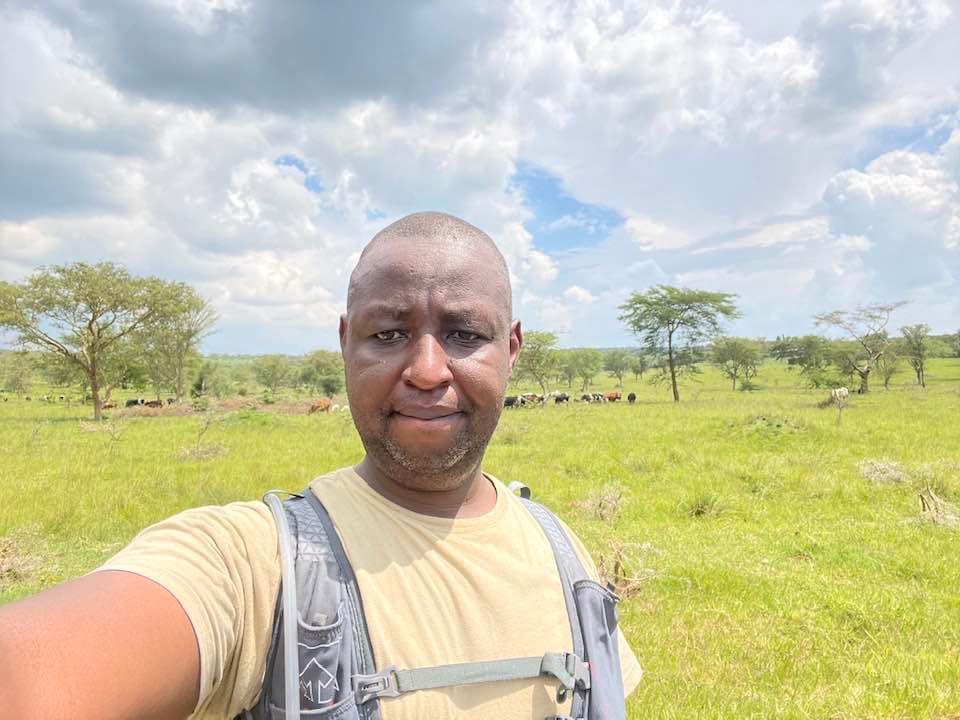 Umunyarwanda wihebeye ibikorwa byo kugenda n’amaguru, Rurangwa Joseph, yaherekeje aba banyabigwi aho banyuze hose