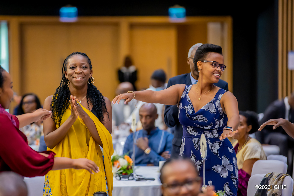 Umunyamabanga wa Leta muri Minisiteri y’Ibikorwaremezo, Eng Patricie Uwase, yizihiwe n’indirimbo zo kuramya Imana