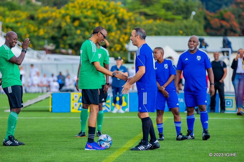 Perezida Kagame asuhuzanya n'Umufaransa Youri Djorkaeff