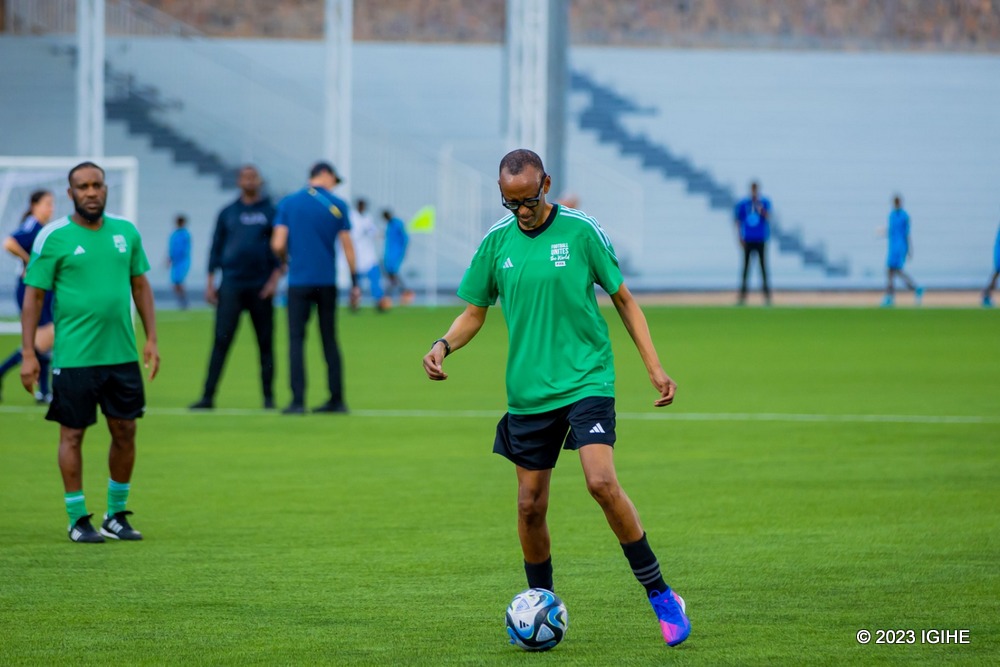 Perezida Kagame yari mu ikipe 'itsinda'