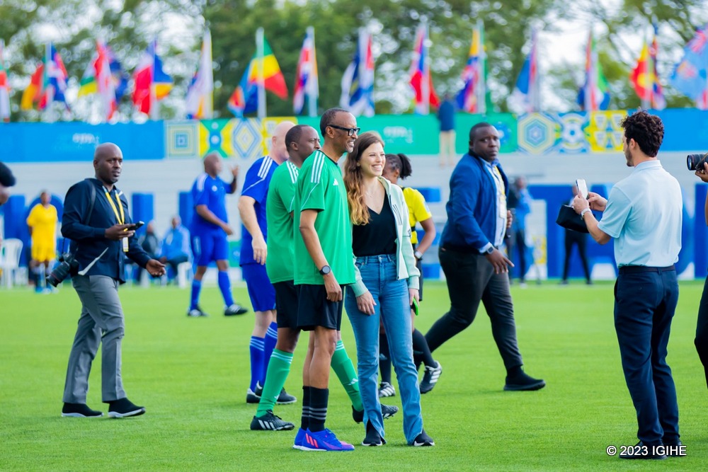 Perezida Kagame na Nizeyimana Olivier bari mu Ikipe y'u Rwanda