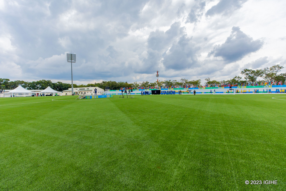 Tapis nshya yashyizwe muri Kigali Pelé Stadium iteye amabengeza