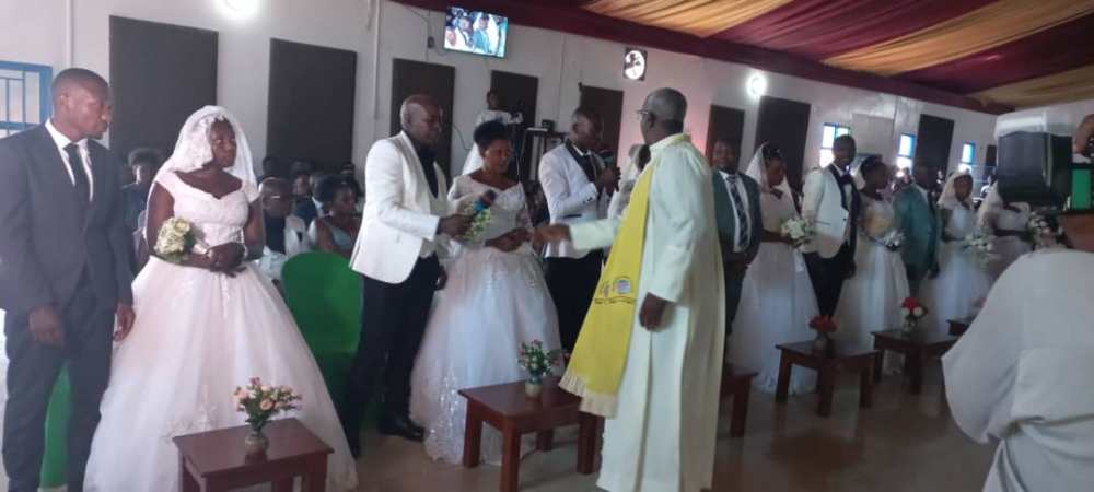 Imiryango yasezeranye yasabwe kubera urugero bagenzi babo