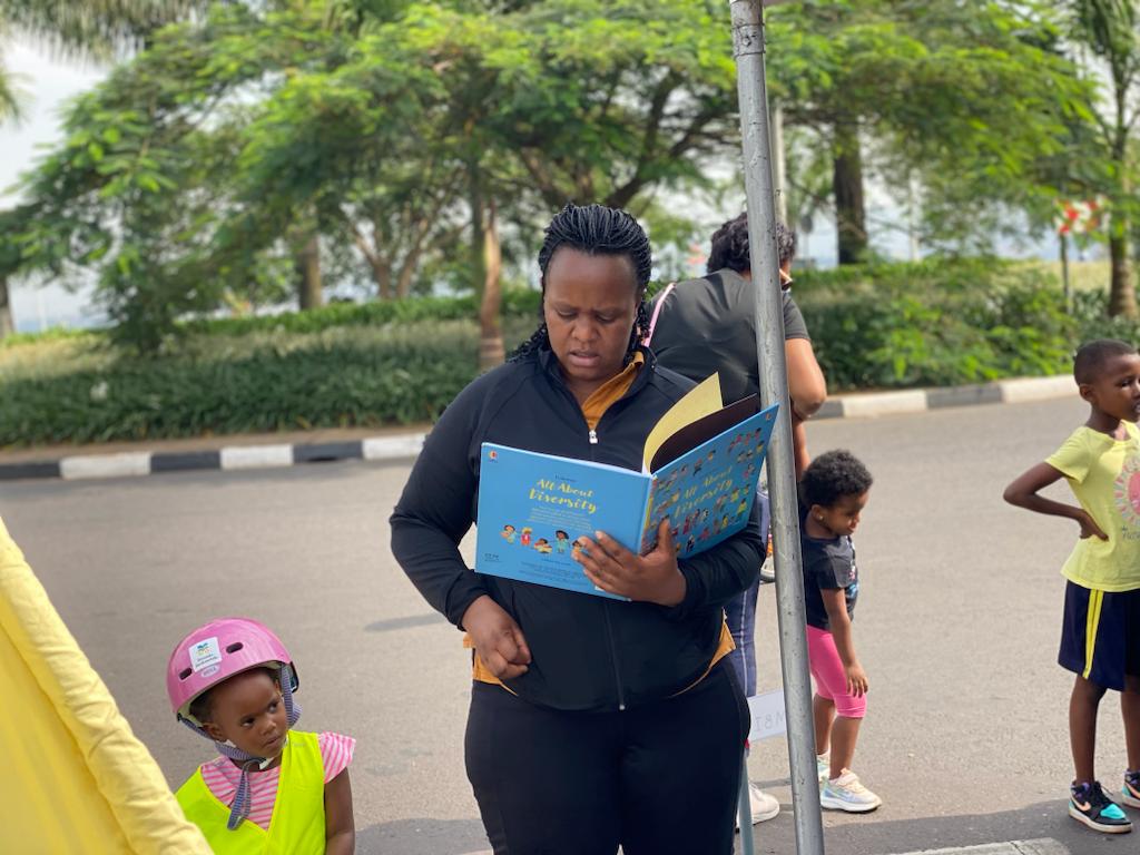 Abitabiriye iyi Car Free Day banasomye ibitabo