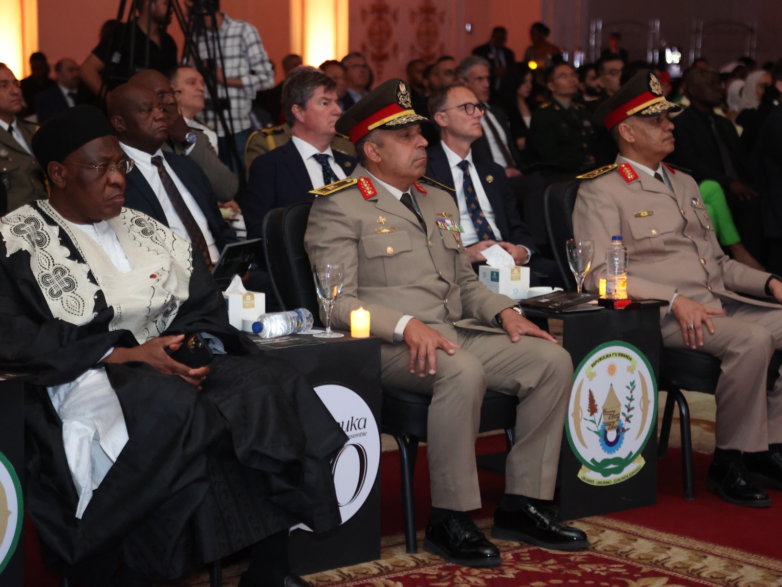 Abadipolomate batandukanye n'inshuti z'u Rwanda baje kwifatanya na Ambasade y'u Rwanda mu Misiri, kwibuka