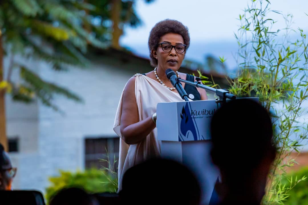 Depite Mukayijore Suzanne, yavuze ko amateka Igihugu cyanyuzemo yatanze amasomo bihagije ku buryo ubu buri Munyarwanda adakwiye kwemerera uwo ari we wese washaka kuyatoba uko yishakiye.