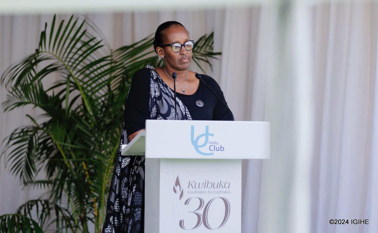 Madamu Jeannette yashimiye Intwaza z'i Huye na Nyanza ko zatanze urugero rw'ubudaheranwa