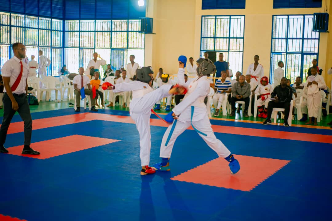 Habaye kandi n'amarushanwa ya Kumite (kurwana)