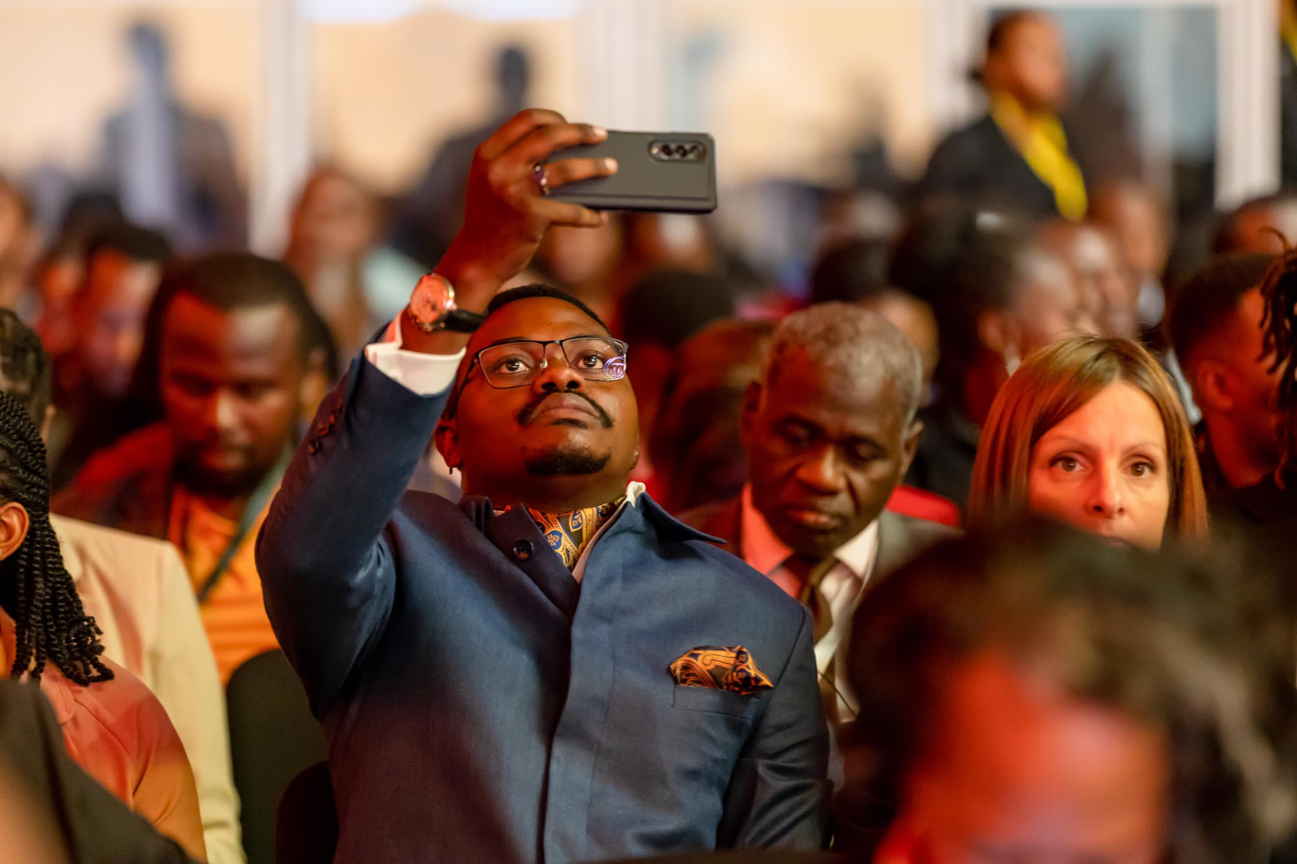Abitabiriye iyi nama bafashe ifoto y'urwibutso