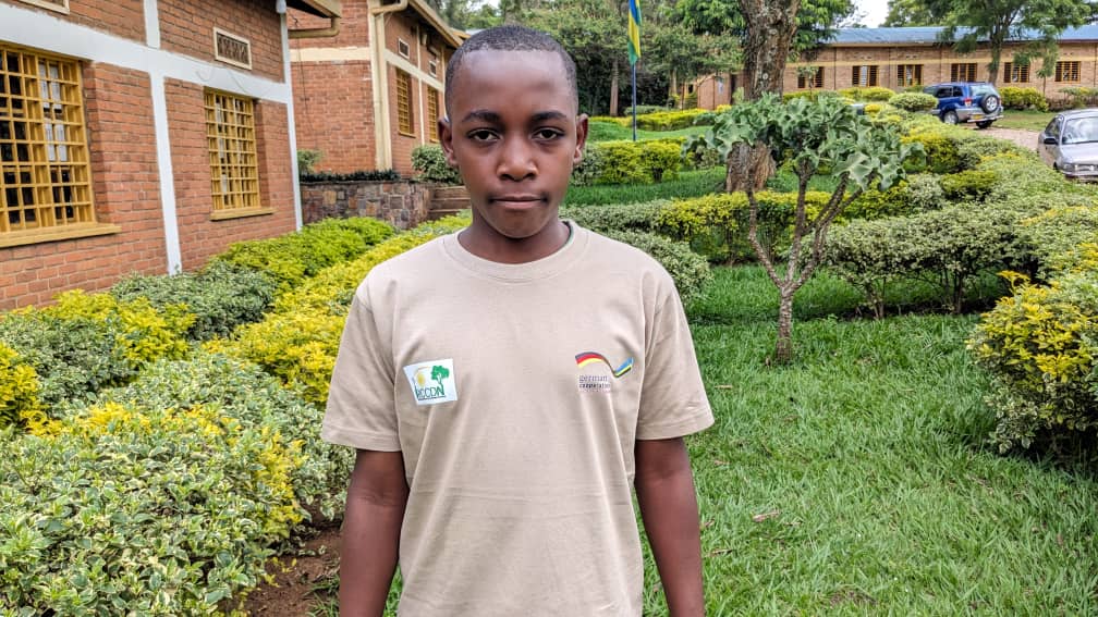 Manzi Aime Christian wiga muri G.S Kimironko I yavuze ko yamenye uko yakoresha ibitekerezo bimurimo mu guhangana n'ikibazo cy'imihindagurikire y'ikirere