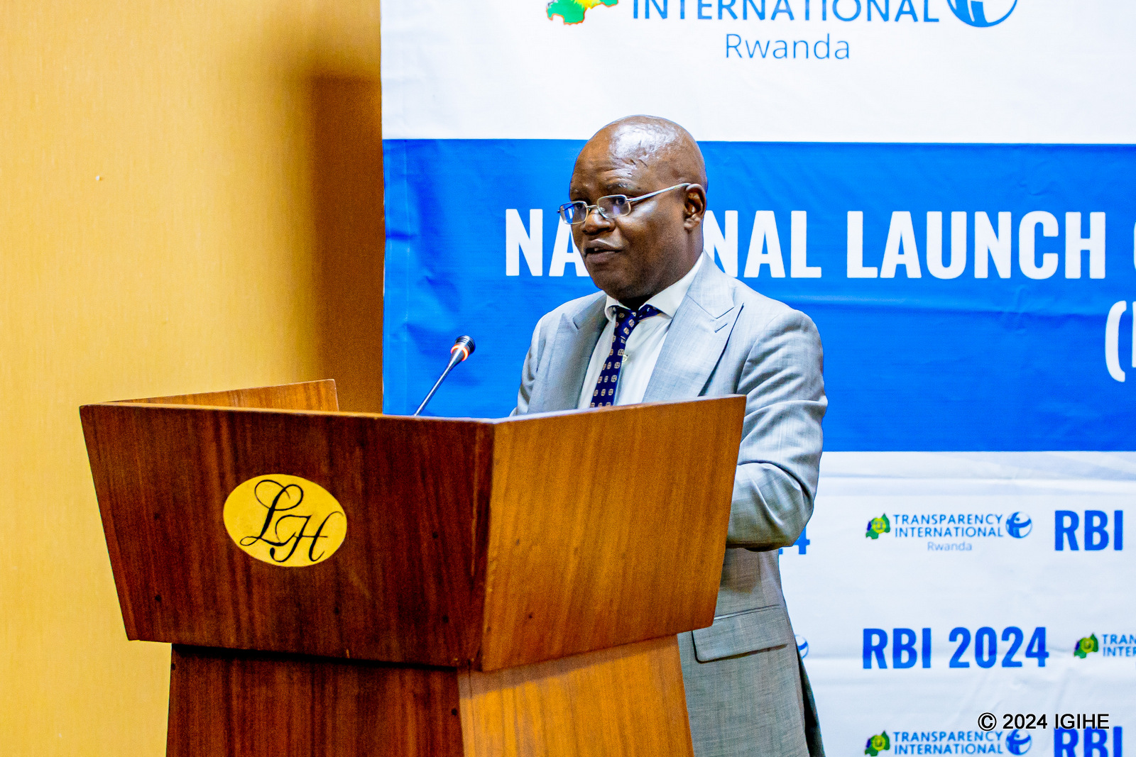 Umuyobozi Nshingwabikorwa wa Transparency International ishami ry'u Rwanda, Mupiganyi Appollinaire, yavuze ko hari intambwe igenda itangwa mu igabanyuka rya ruswa mu nzego zimwe
