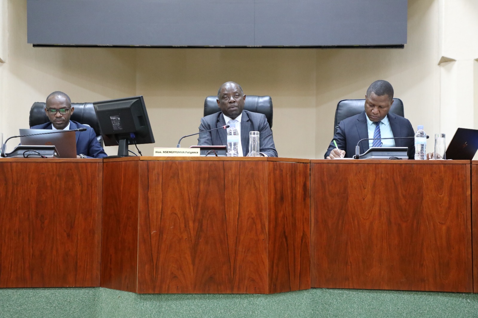 Hasabwe imikoranire inoze hagati ya banki n'abazigana