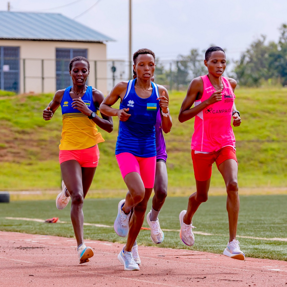 Bamwe mu bazahagararira u Rwanda muri Half Marathon y'Abagore