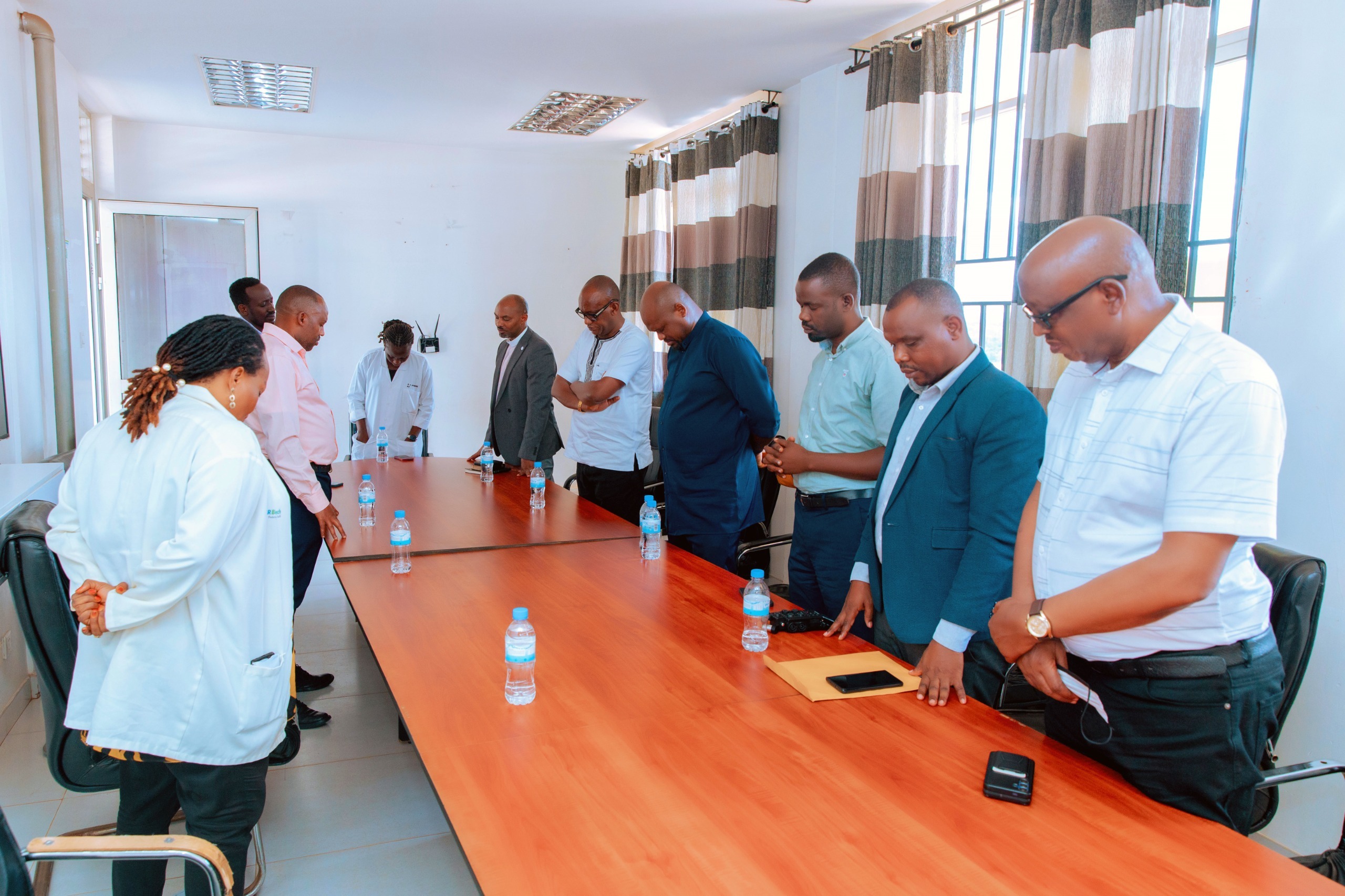 Abasuye abarwayi mu Bitaro bya Masaka banafashe umwanya wo kwiragiza Imana no gusabira abari mu bihe bikomeye