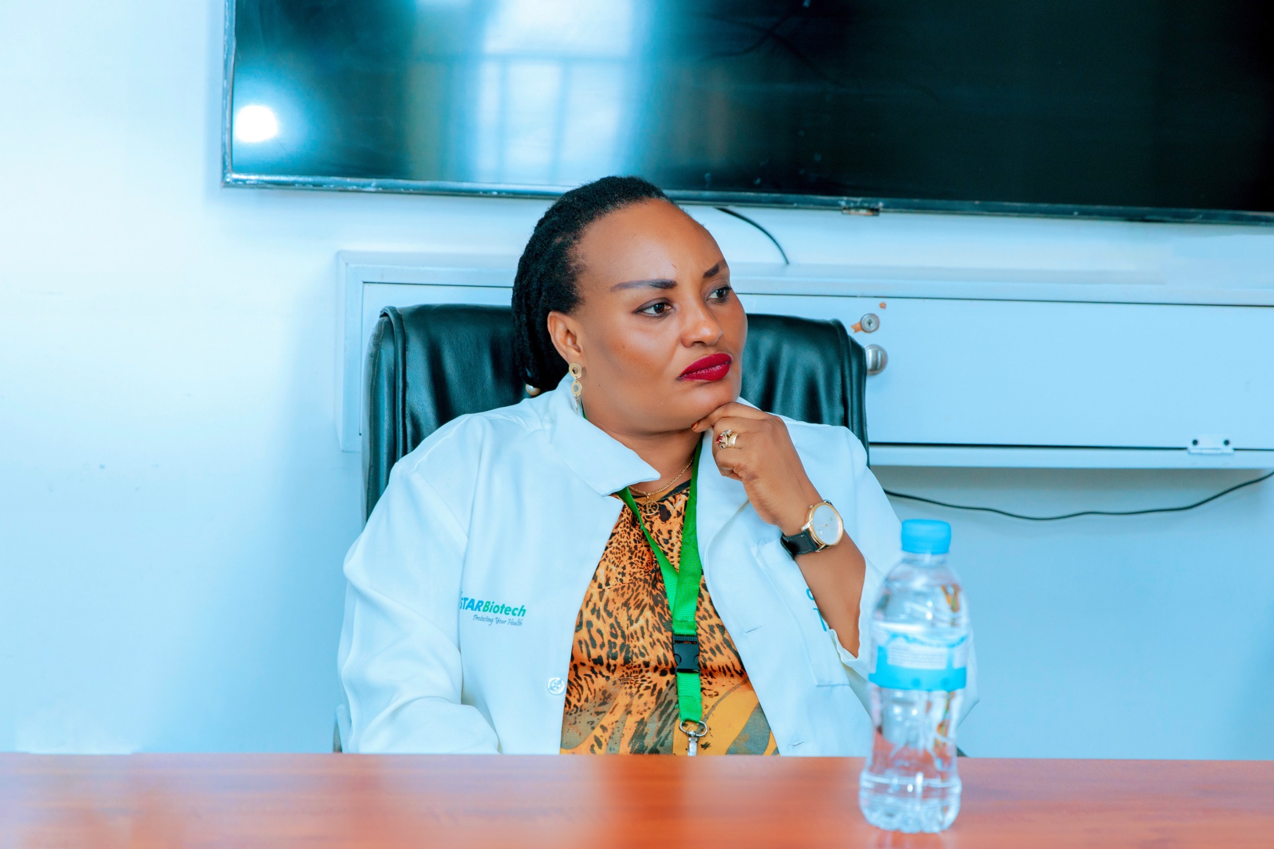 Umukozi ushinzwe Imibanire mu Bitaro bya Masaka, Kanyange Yvette, yavuze ko nta murwayi ibitaro bifata ngo bimuherane ku bwo kubura ubwishyu bwa serivisi yahawe