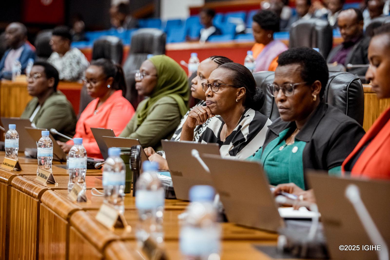 Abadepite n'Abasenateri bagaragaje ko ibyakozwe ngo imibereho y'Abanyarwanda irusheho kuba myiza