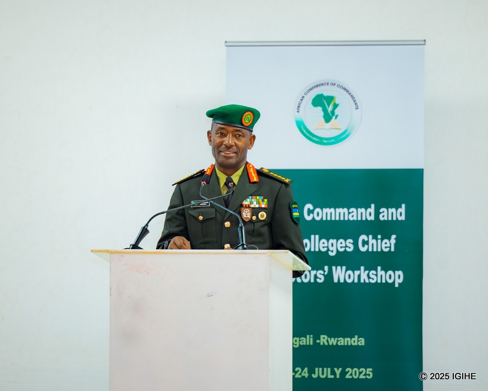 Umugaba Mukuru w’Ingabo z’u Rwanda, Gen Mubarakh Muganga, yasabye ibihugu bya Afurika kubaka inzego za Afurika zikomeye ziharanira inyungu z'umugabane