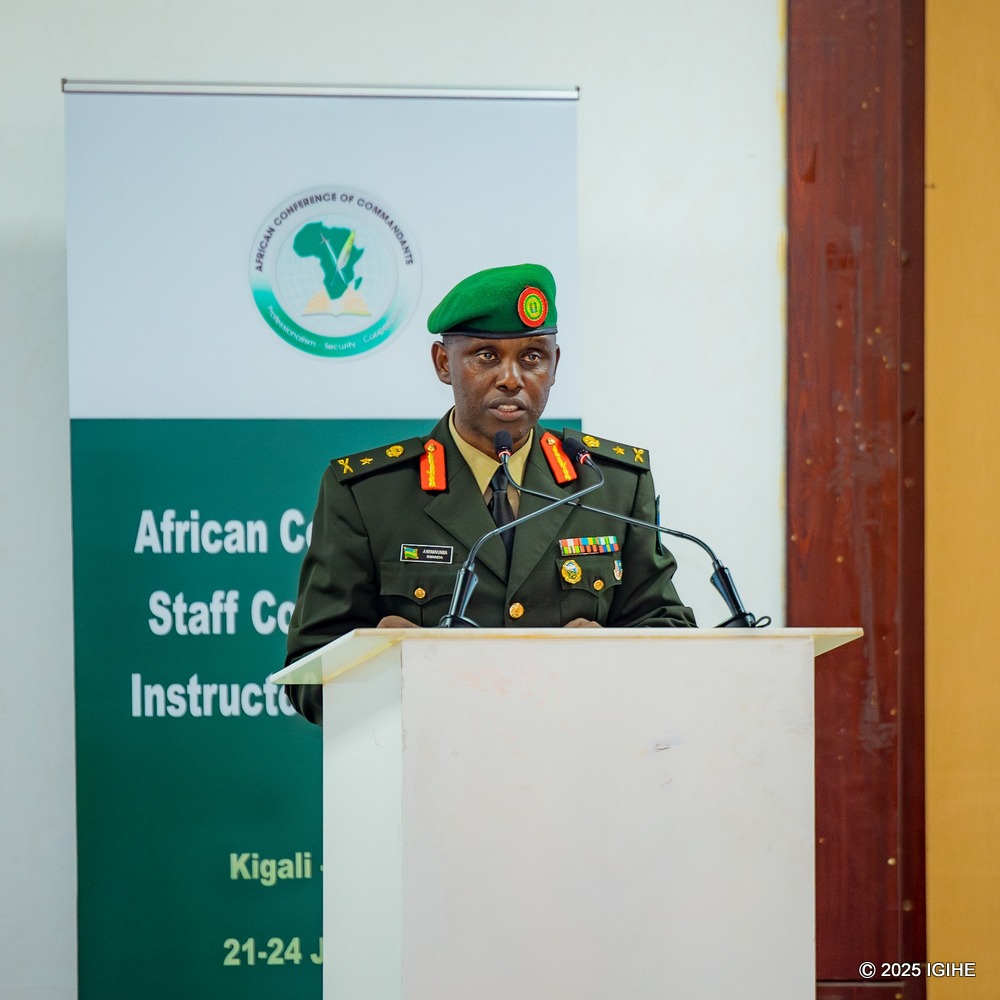 Umuyobozi Mukuru w’Ishuri Rikuru rya Gisirikare RDF Command and Staff College, Brig Gen Andrew Nyamvumba, yasobanuye ko ayo mahugurwa, agamije kwigira hamwe ingingo zitandukanye zirebana n’umutekano n'ubufatanye