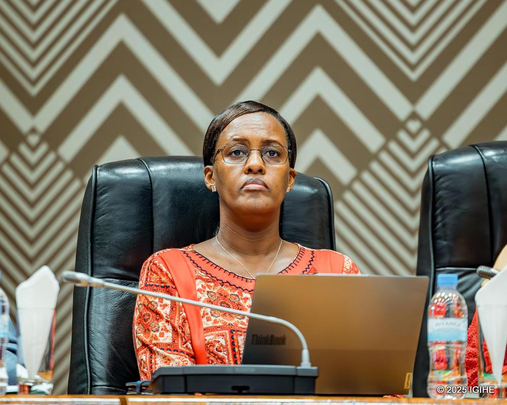 Depite Mukarugwiza Judith wakoze mu Kigo cy’Igihugu cy’Imisoro n’amahoro imyaka irenga 20 ni Visi Perezida wa Komisiyo y'Ubukungu n'Ubucuruzi