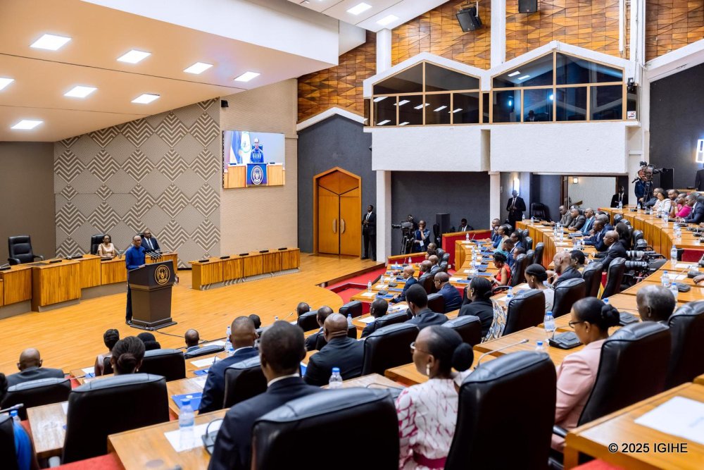 Perezida Kagame yashimiye Dr. Ngirente Edouard wari ugiye kumara imyaka umunani ari Minisitiri w’Intebe